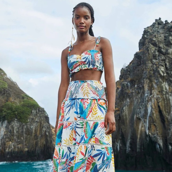 Farm Rio Macaw Wind Smocked Crop Top - Picture 4 of 16